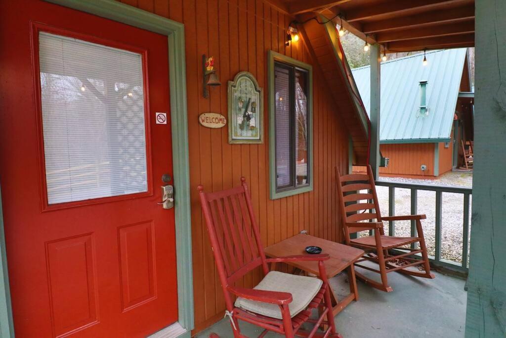 Cute Updated Mountain Cabin Fireplace #3 海伦 外观 照片